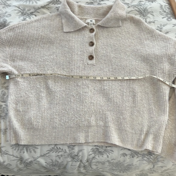 Collared beige sweater with 3 buttons - Picture 5 of 6
